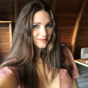 Meet your Posher, Caitlin